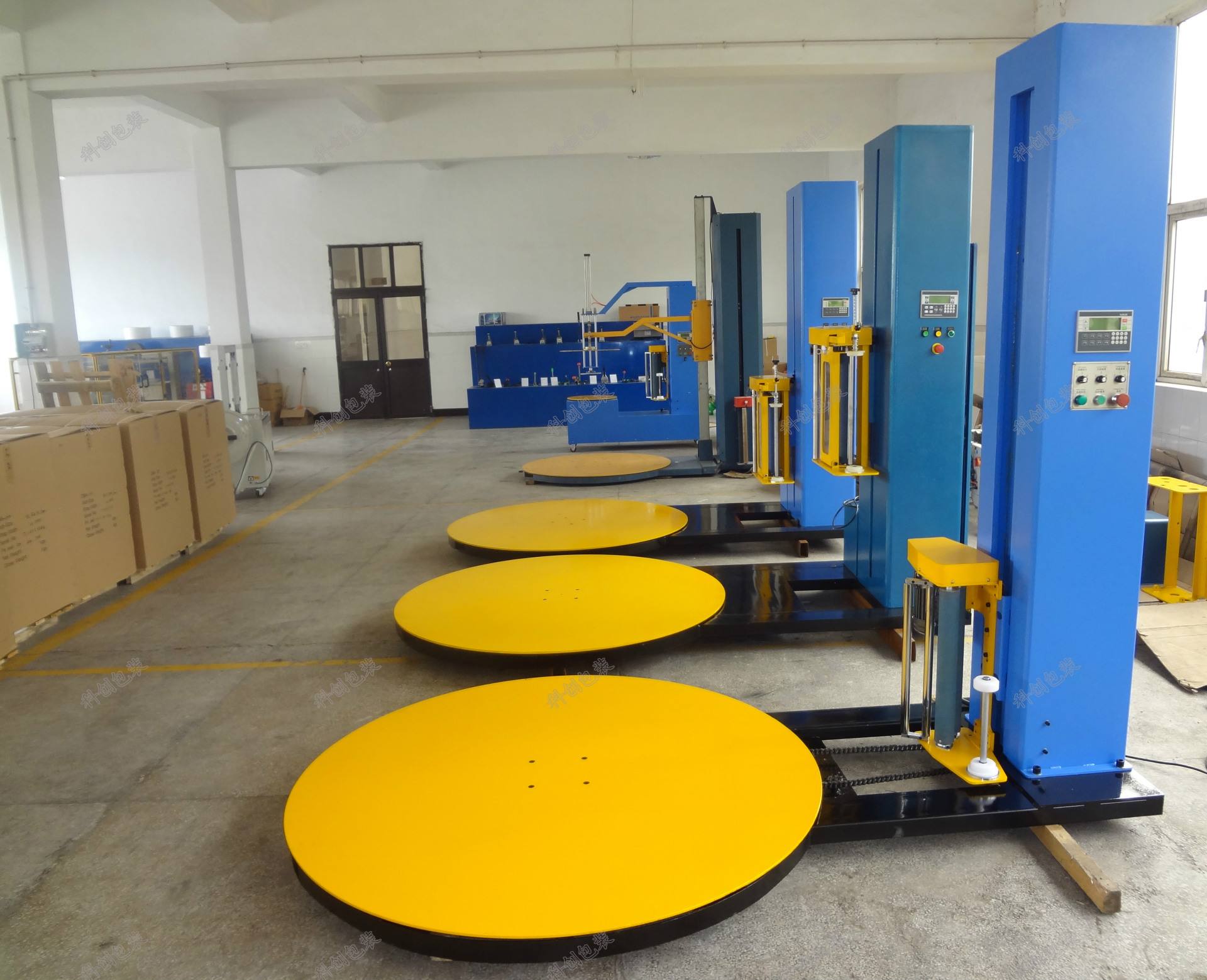 Jumbo roll winding packing machine